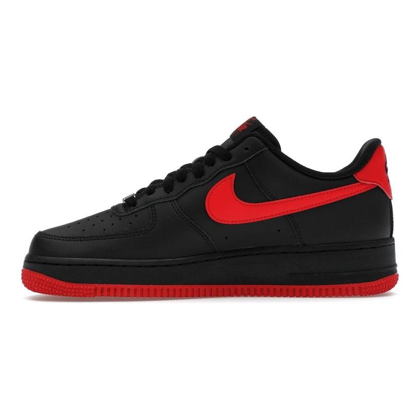 Nike נעלי סניקרס יוניסקס אייר פורס 1 07 ברד שחור אדום אוניברסיטאי FJ4146-002