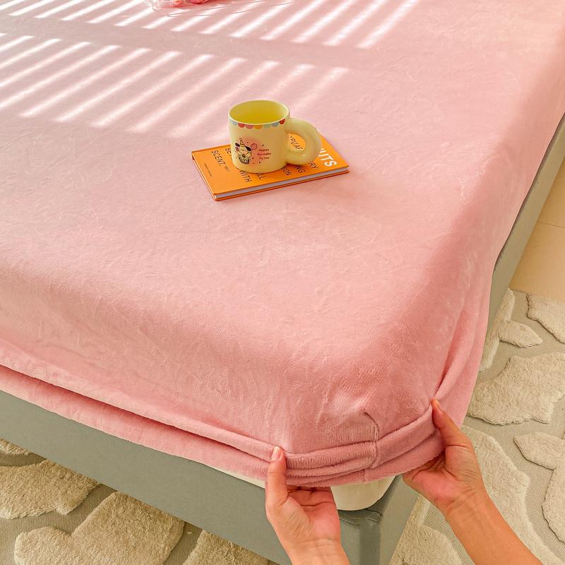 1pc Plaid Style Bedsheet Velvet Bed Cover Home Fitted Sheet Elastic Mattress Protector Winter Bed Linen sabanas (No Pillowcase)