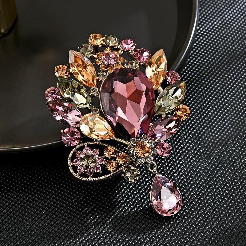 Retro Leaf Brooch - Elegant and Graceful Crystal Brooch with Luxury and Sophistication Touch for Women