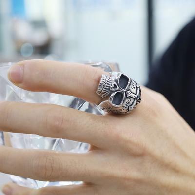 Anello Personalizzato Teschio Crociato Hipster Non Sbiadisce Anello in Acciaio di Titanio Gioielli Uomo