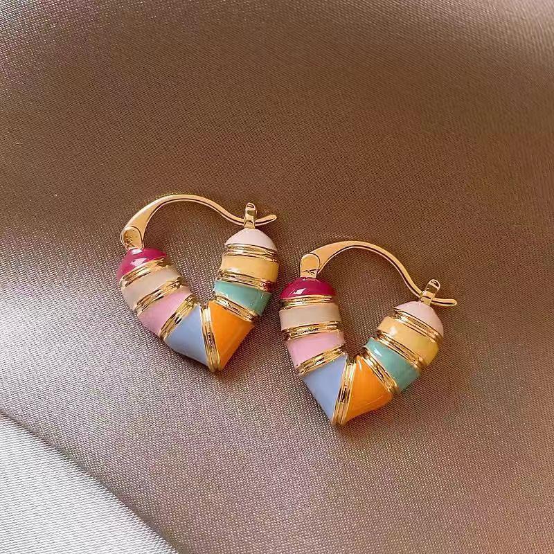 New Arrival Korean Sweet Small Fresh Color Love Heart Hoop Earrings For Women Fashion Elegant Metal Jewelry Party Gifts