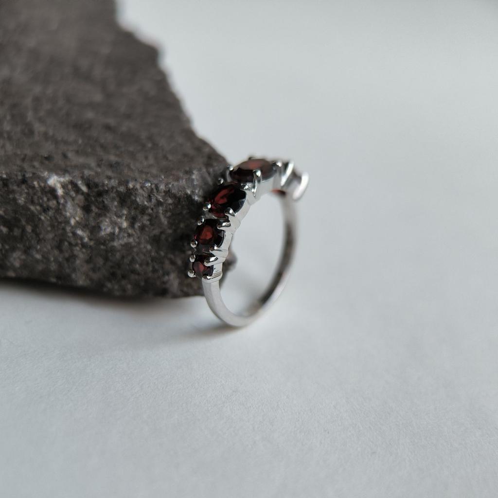 Серебряное кольцо с натуральным гранатом 2.925ct, вес изделия 2,94 гр (2181316)