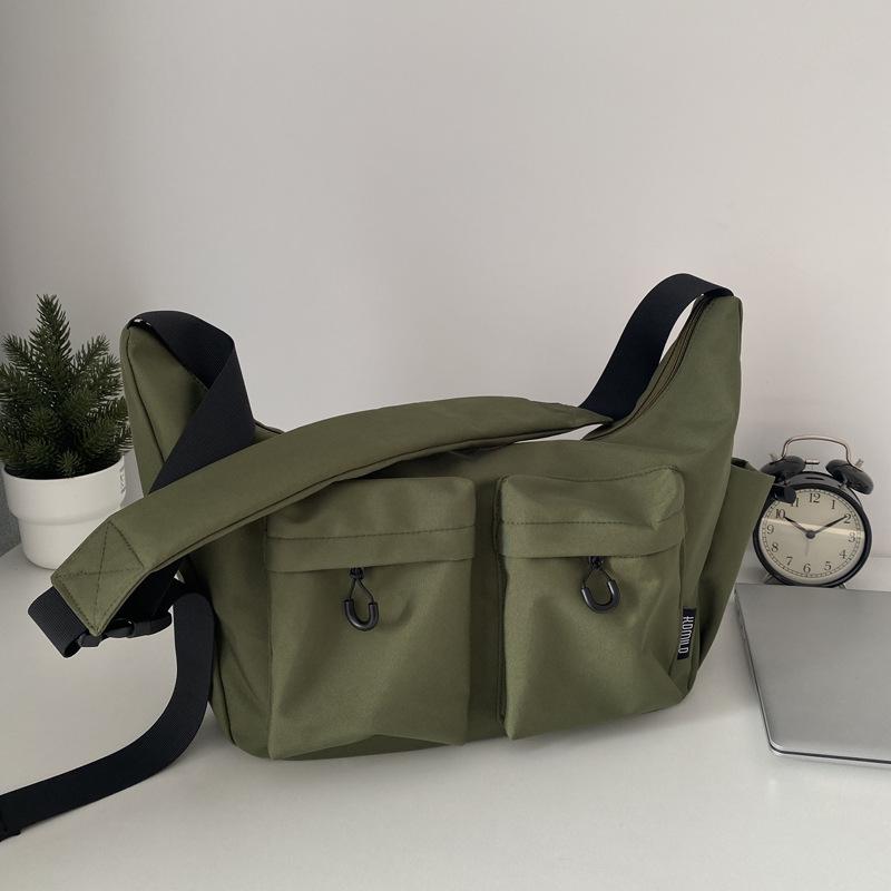 

Japanese Style Large Capacity Crossbody Bag: Unisex Casual Shoulder Bag for Commuters, Students, and Everyday Use.