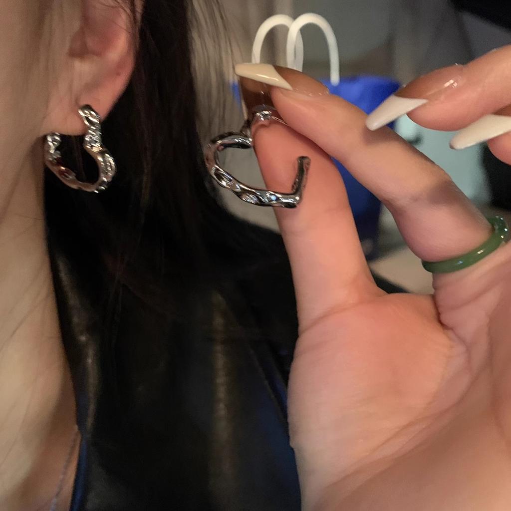 Ins Wind Pearl Love Earrings Women's Exquisite Niche Versatile High-end Stud Earrings 925 Silver Needle Explosive Earrings Wholesale