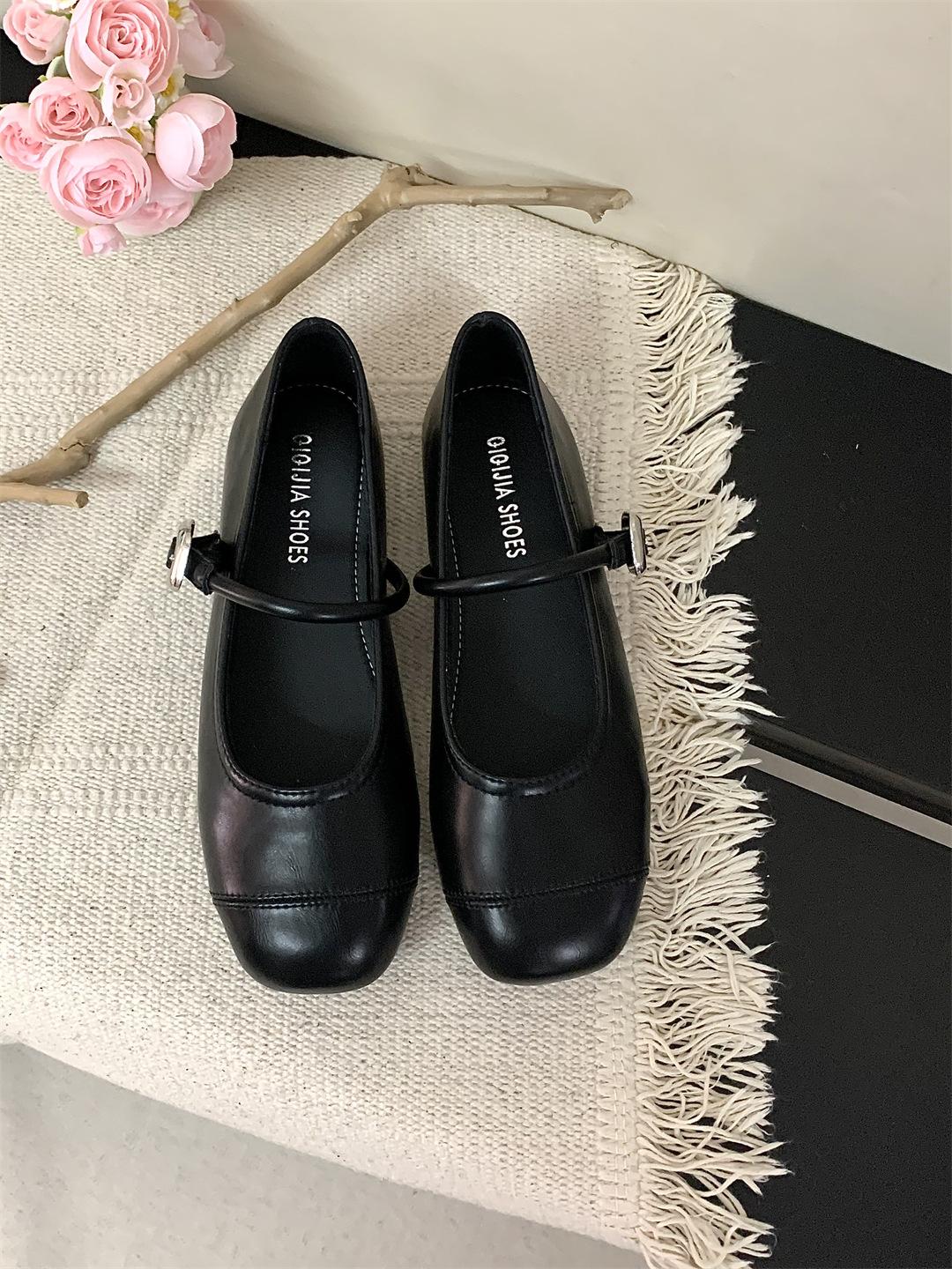 

Round head light mouth silver single shoes women s spring and autumn new French retro small leather shoes fairy style soft flat Mary Jane shoes 35