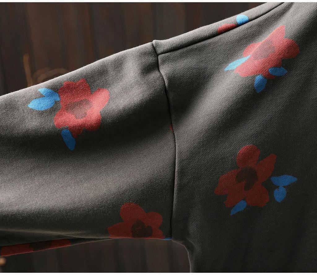 Retro Floral Print Sweatshirt - Eye-Catching Everyday Wear
