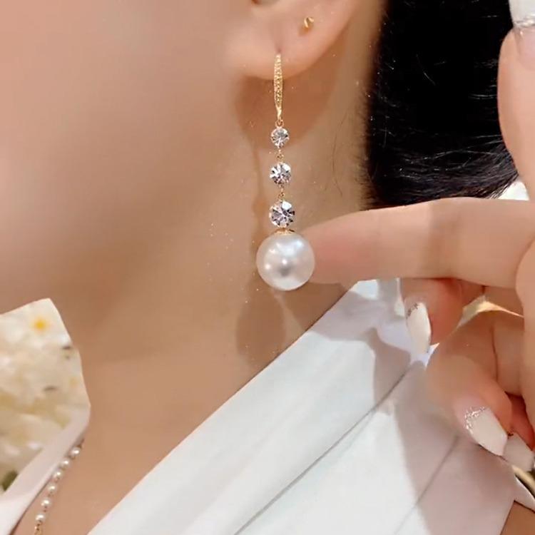 Elegante Ohrringe mit Perlenanhänger: Vielseitig und Figurformend für Frauen - Trend 2025.