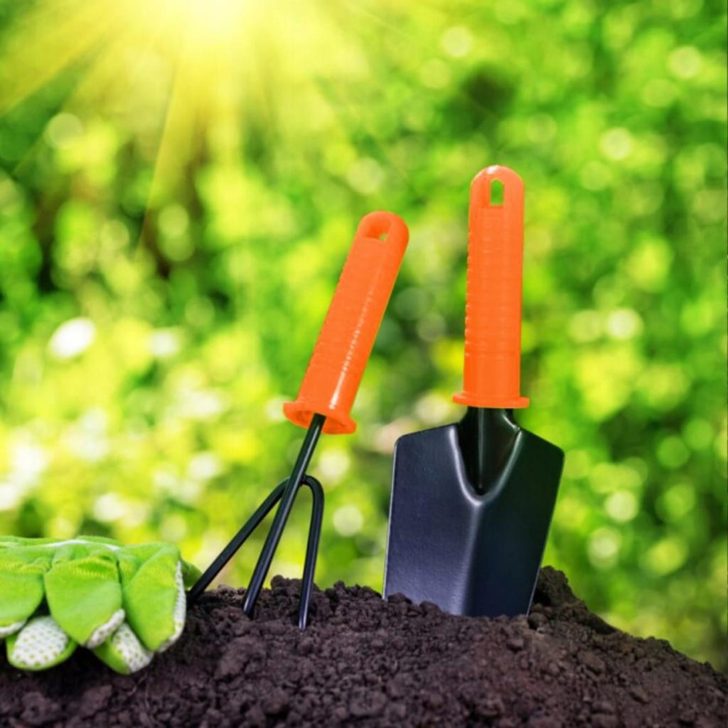 Set of 3 gardening tools: fork, claws, shovel