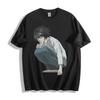 Death Note L Poza Myślenia T-Shirt - Ikoniczna Koszulka Anime Unisex