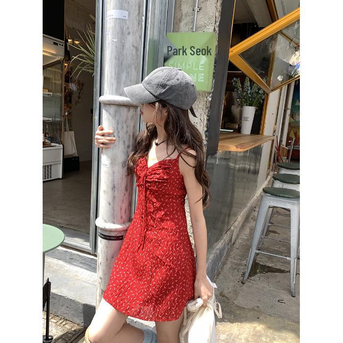 2026 Retro Spicy Red Pleated Spaghetti Strap Dress - Women s Slim Fit, Summer Holiday Style, Cinched Waist, Trendy Short Skirt S красный
