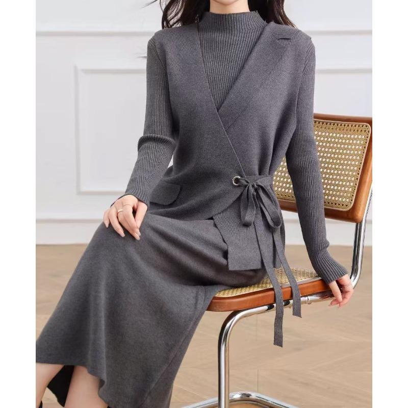 Fashion diagonal placket strap V-neck vest + knitted dress two-piece set autumn and winter temperament elegant wind sweater set women