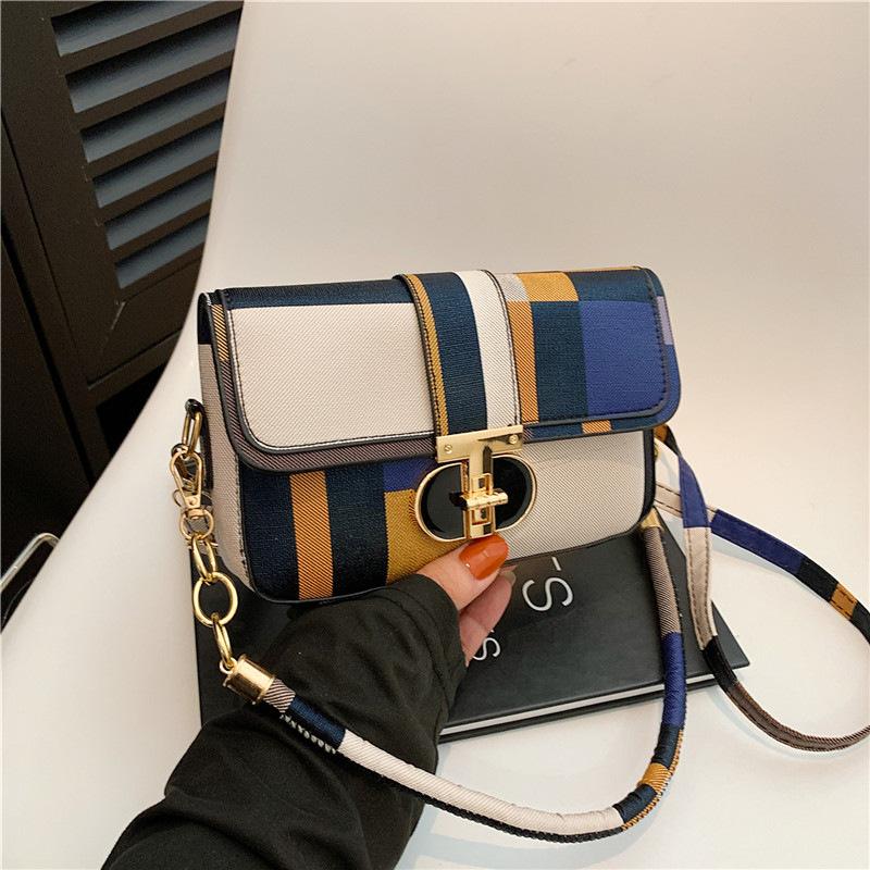 

Женская сумка лето новая расцветка текстура маленькая квадратная сумка нишевая сумка под мышкой сумка-мессенджер