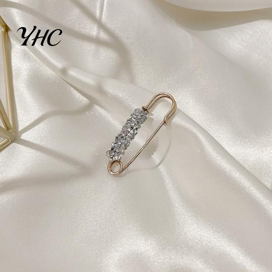 Shawl Clip Fashion Faux Crystal Waist Buckle Fixed Strap Charm Lady Brooch Pin Safety Sweater Cardigan Jewelry Accessory Jean Button