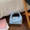 Minimalistische Weiche PU-Schultertasche für Damen Gebogene Silhouette Klappenverschluss