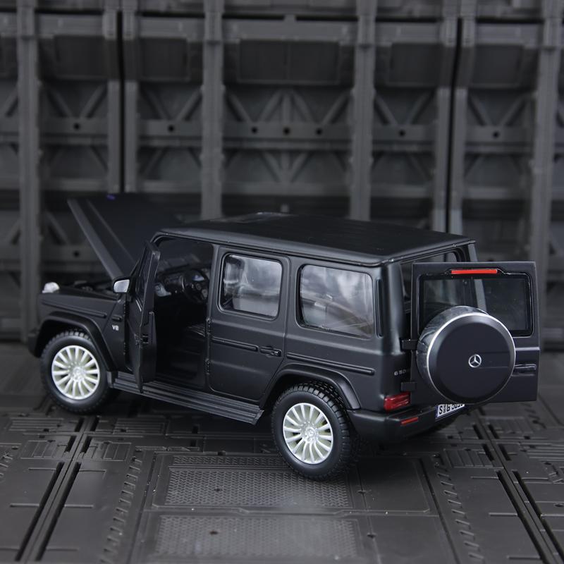 AATQ1 Maisto 1:25 Simulated Mercedes Benz G500 alloy car model doors can be opened rich details, fine workmanship, and good quality