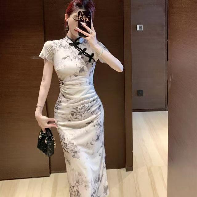 Elegant Women's Retro Cheongsam Dress with Frog Buttons and Stand Collar - Slim Fit, Printed, Slit, Mid-Length