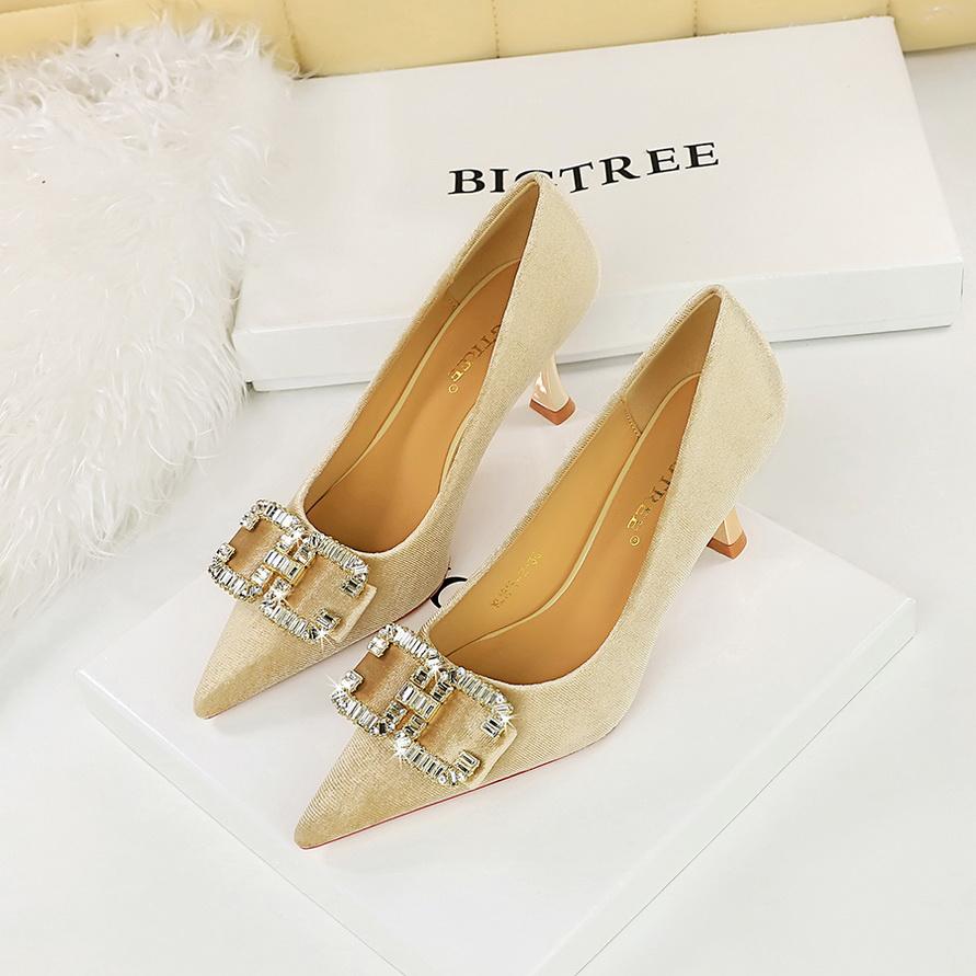 Bankett for kvinner med høye hæler semsket skinnoverflate med grunt munn, spiss metall perle rhinestone spenne enkeltsko