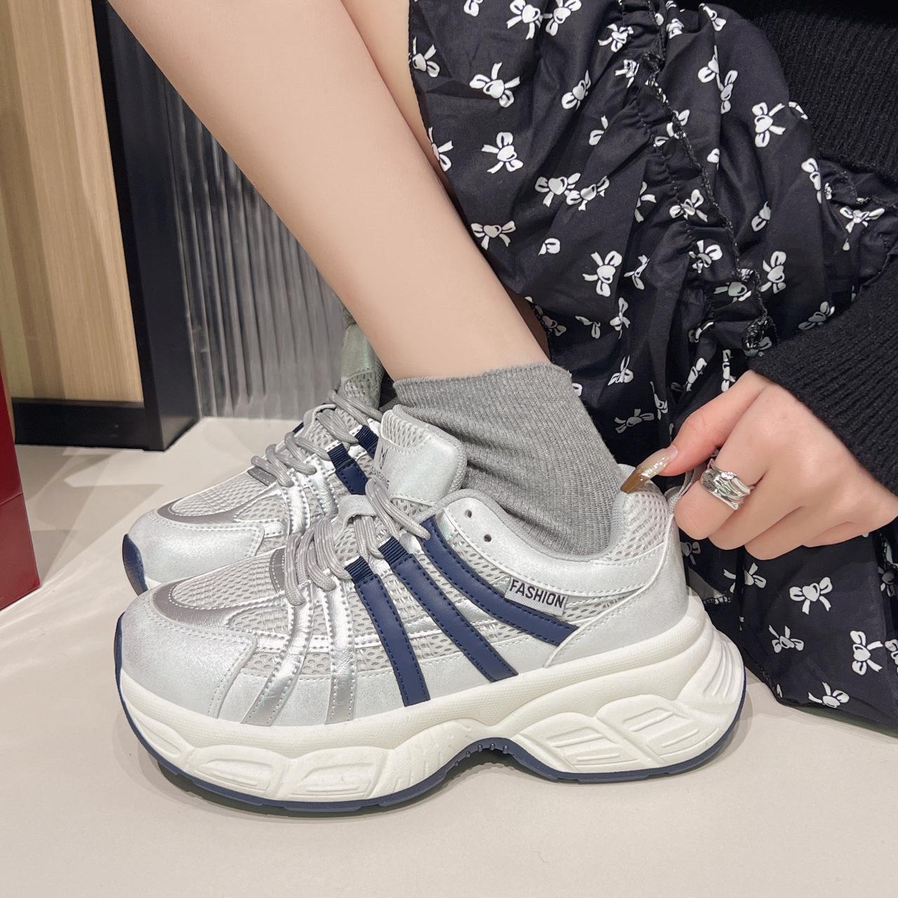 

Korean version of thick-soled versatile dad shoes for women 2025 spring new models, breathable, lightweight and non-slip casual sports shoes tide 35 синій