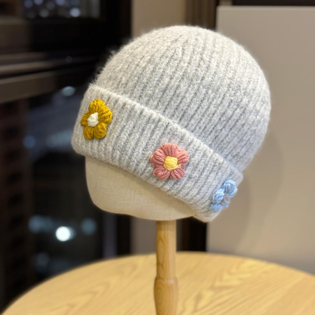 Women's Hats  Women's Autumn and Winter Woolen Hats Knitted Hats Cold Hats Winter Warm Confinement Hats Baotou Hats Cute Flowers