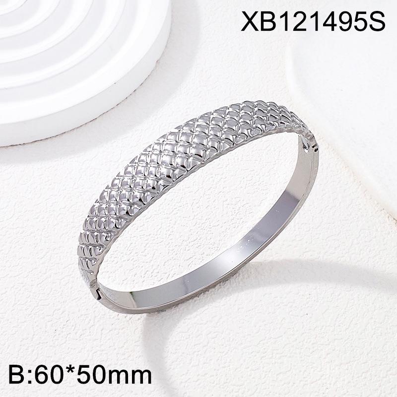 Luxurious European Fashion Diamond Pattern Gold-Plated Titanium Steel Bracelet for Women