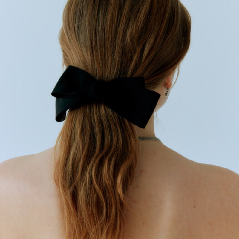 Pearlymore Ribbed Ribbon Hairpin (black)