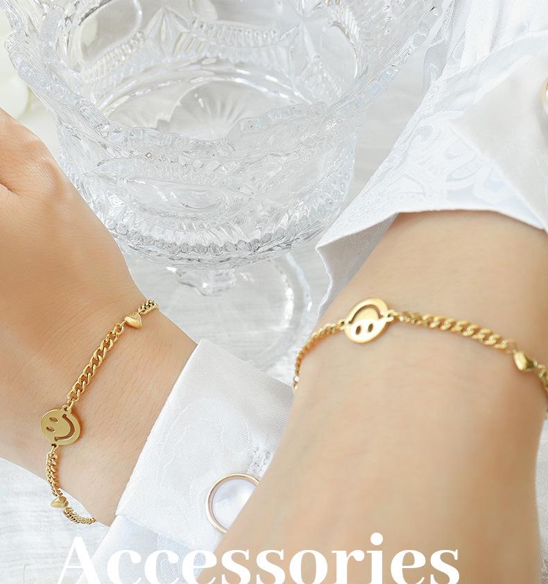 18K Gold Smiley Face Bracelet - European & American Design, Titanium Steel, Simple & Versatile (E141)