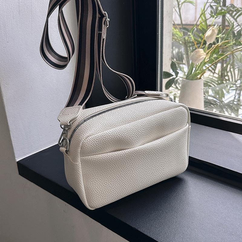 Neformální dámské kabelky crossbody s klopou Jednoduché kožené široké Dámské kabelky přes rameno Malá taška Vysoce kvalitní designové kabelky