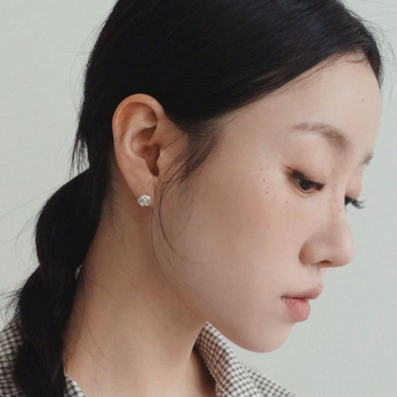 PONY PRESS CLUB Petit Rose Earring