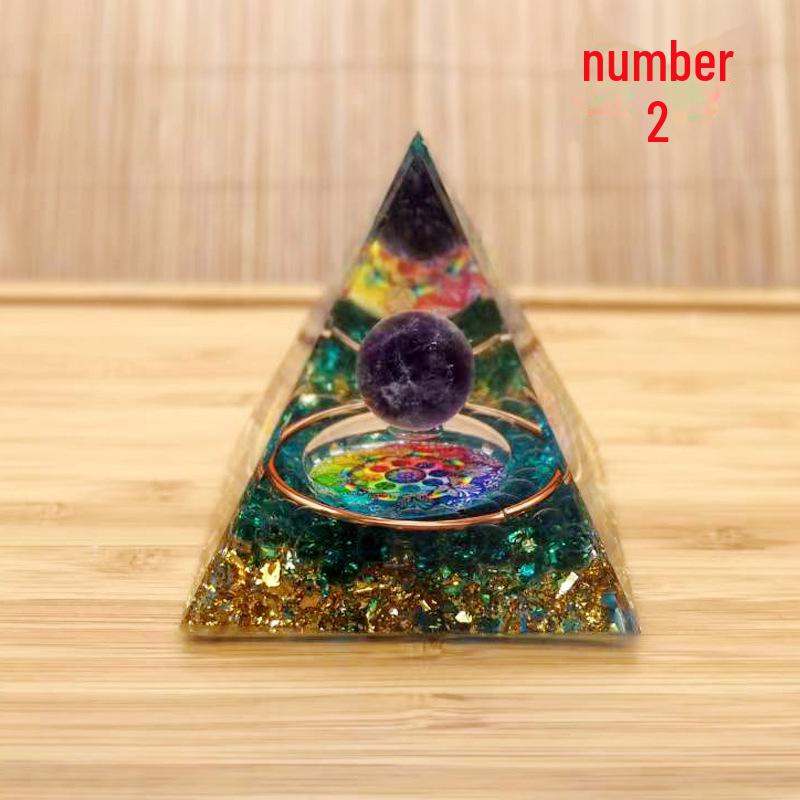 Ornamente creative din cristal: Pietre energetice, piramide și multe altele