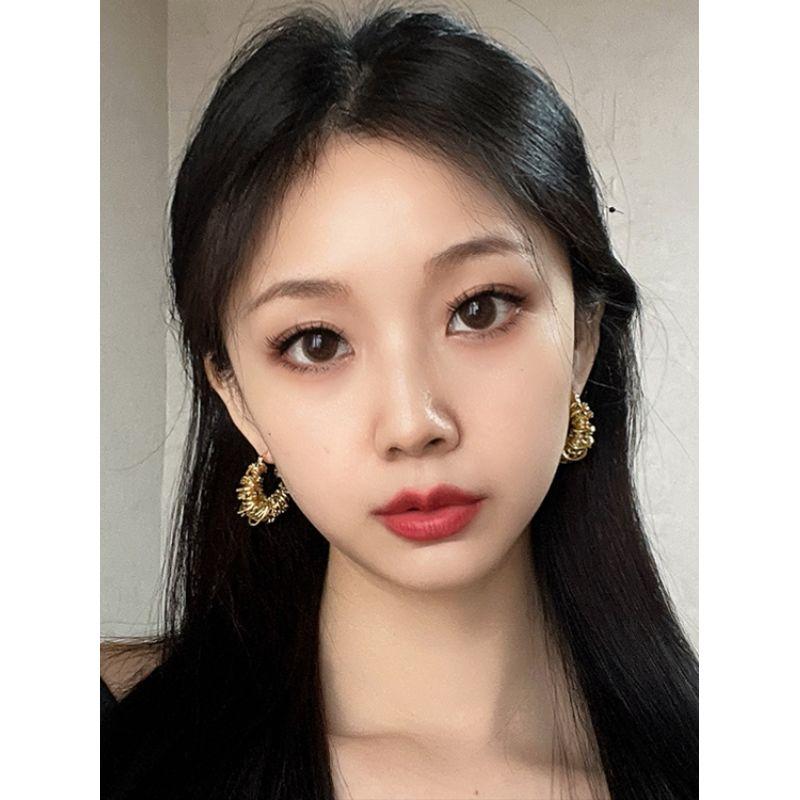 European and American Style Hollow Braided Twist Earrings with Emerald Zircon Wrapped Design Round Ear Hoops Vintage Niche Earrings