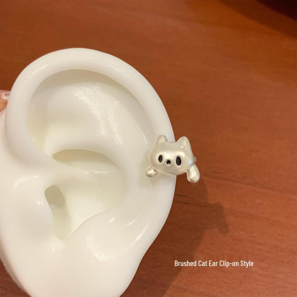 Cartoon Cute Drip Oil Cat Ear Clip: No Piercing Needed, Stylish & Sweet Fashion for Women, Teens, and Girls.