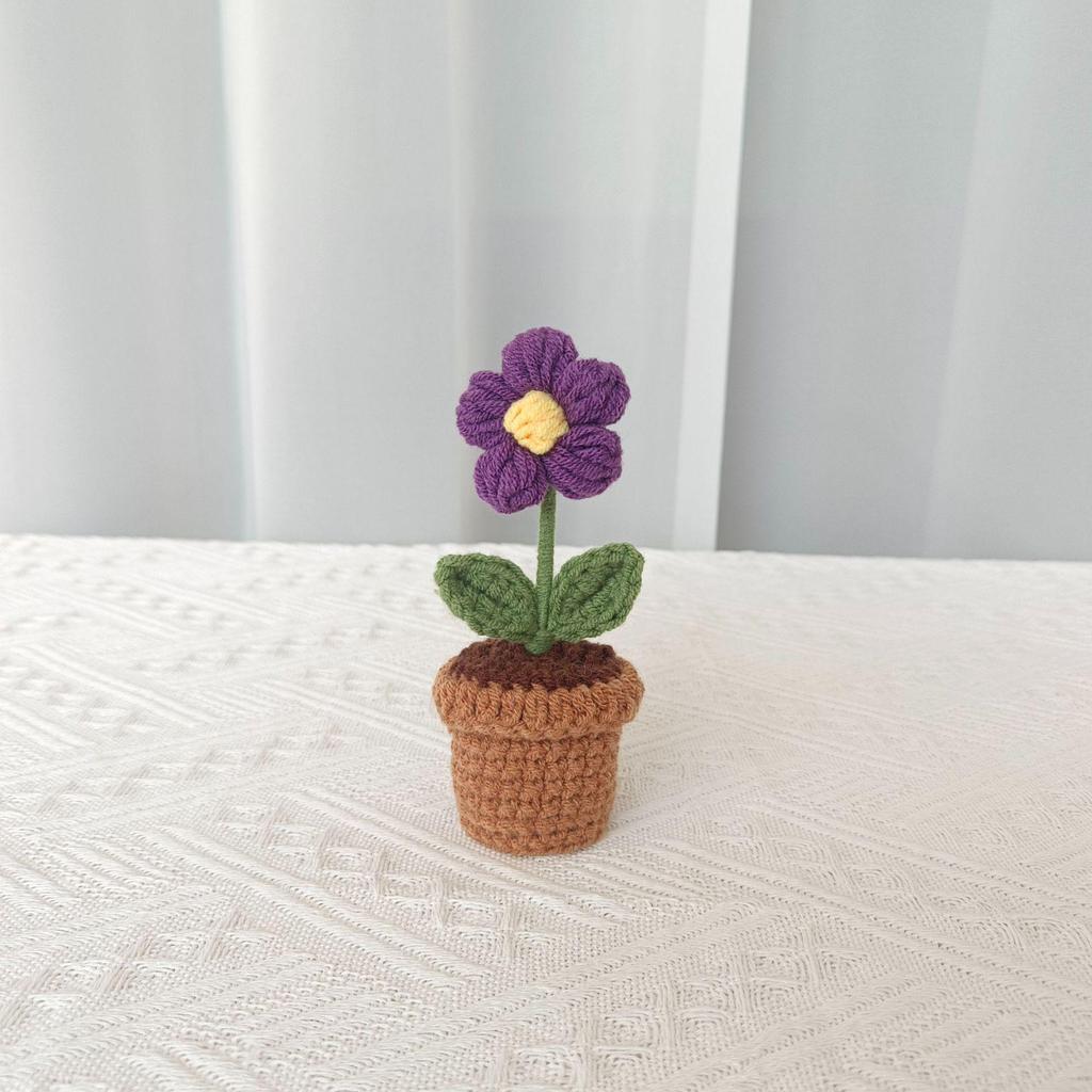 Small Crochet Potted Plant Ornament - Cute Flower Decoration and Creative Gift