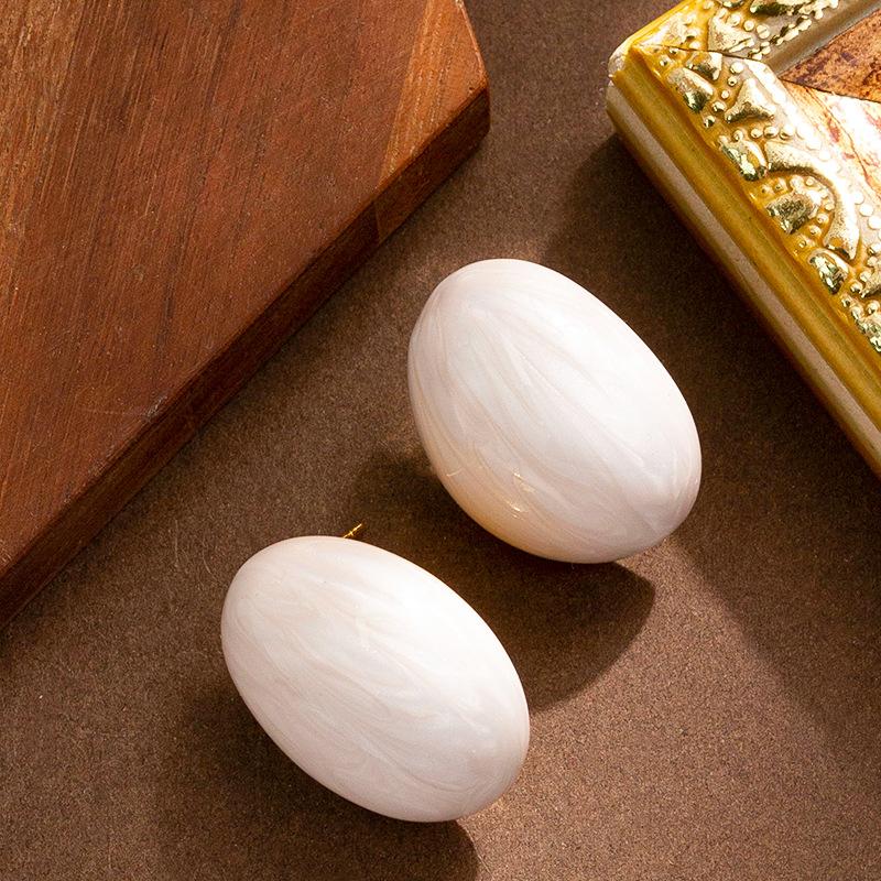 

French literary and retro enamel dripping oil geometric oval stud earrings women s light luxury simple high-end fashionable earrings