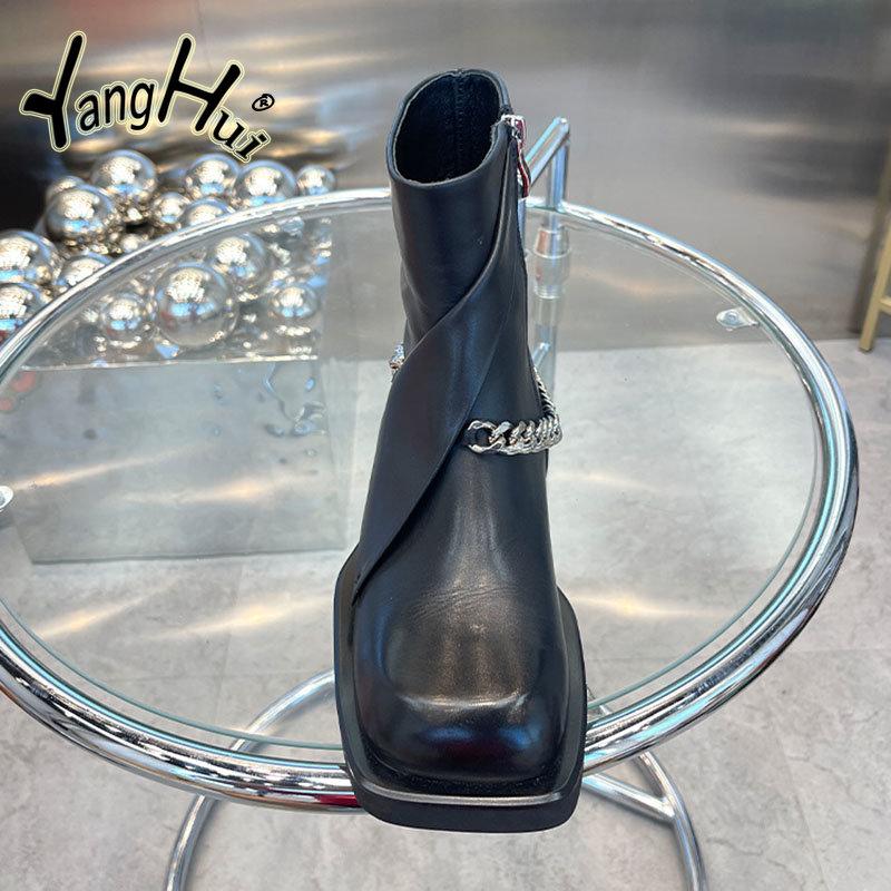 Botine moderne de damă stil stradal 2024 Modă nouă Toc pătrat Piele moale Confortabile Accesorii lanț Pantofi cu platformă