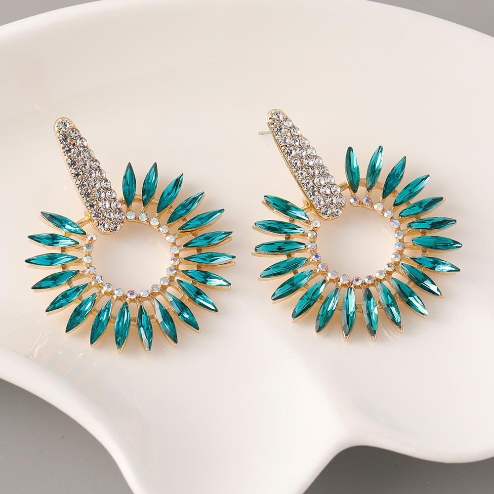 Fashion Shiny Clear Crystal Elegant Design Round Flower Dangle Earrings for Women Luxury Vintage Popular Jewelry Ear Accessories
