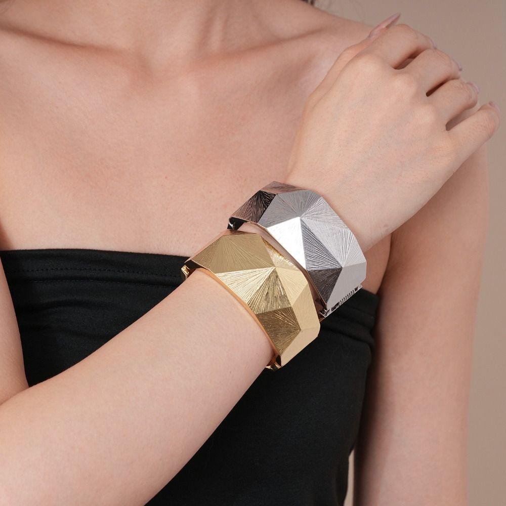 Metal Spring Bangles Europe American Style Exaggerated Bracelet Unique Wide Open Bangle  Decoration