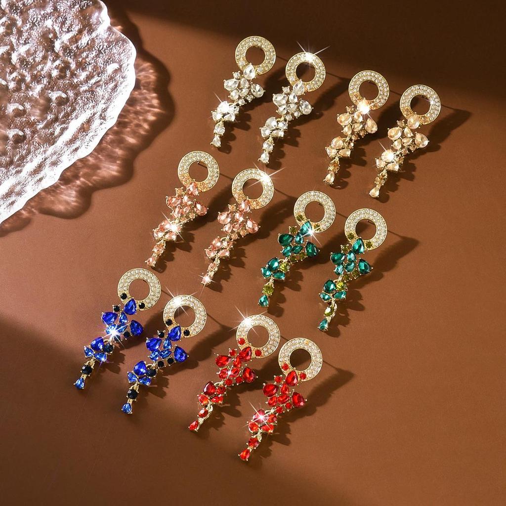 High-End Fashion Leaf Tassel Earrings - Elegant Design and Unique Style