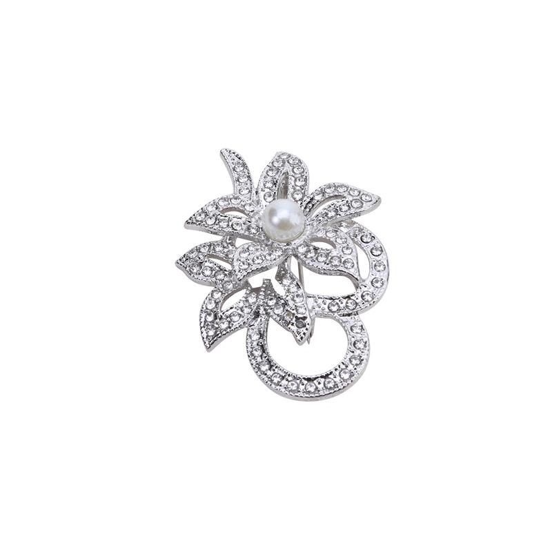 

Stylish Crystal Imitation Pearl Women s Brooch Temperament Rhinestone Flowers Pin Accessories Scarf Buckle білий