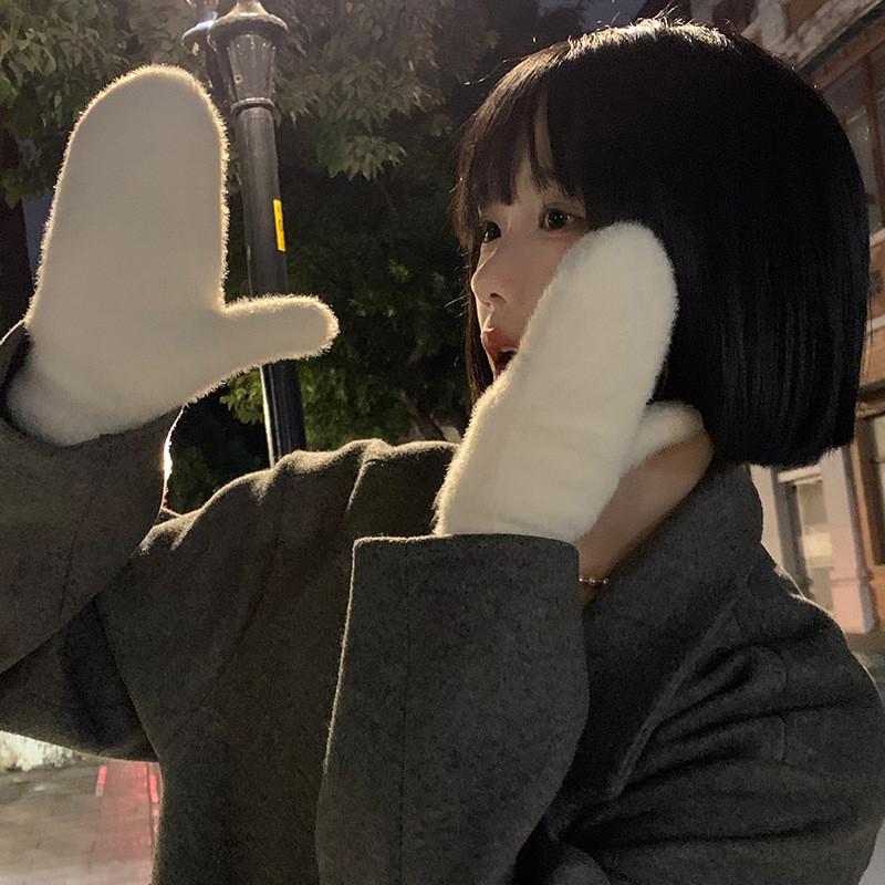 Cozy Warm White Plush Winter Gloves For Women Featuring Soft Faux Rabbit Fur