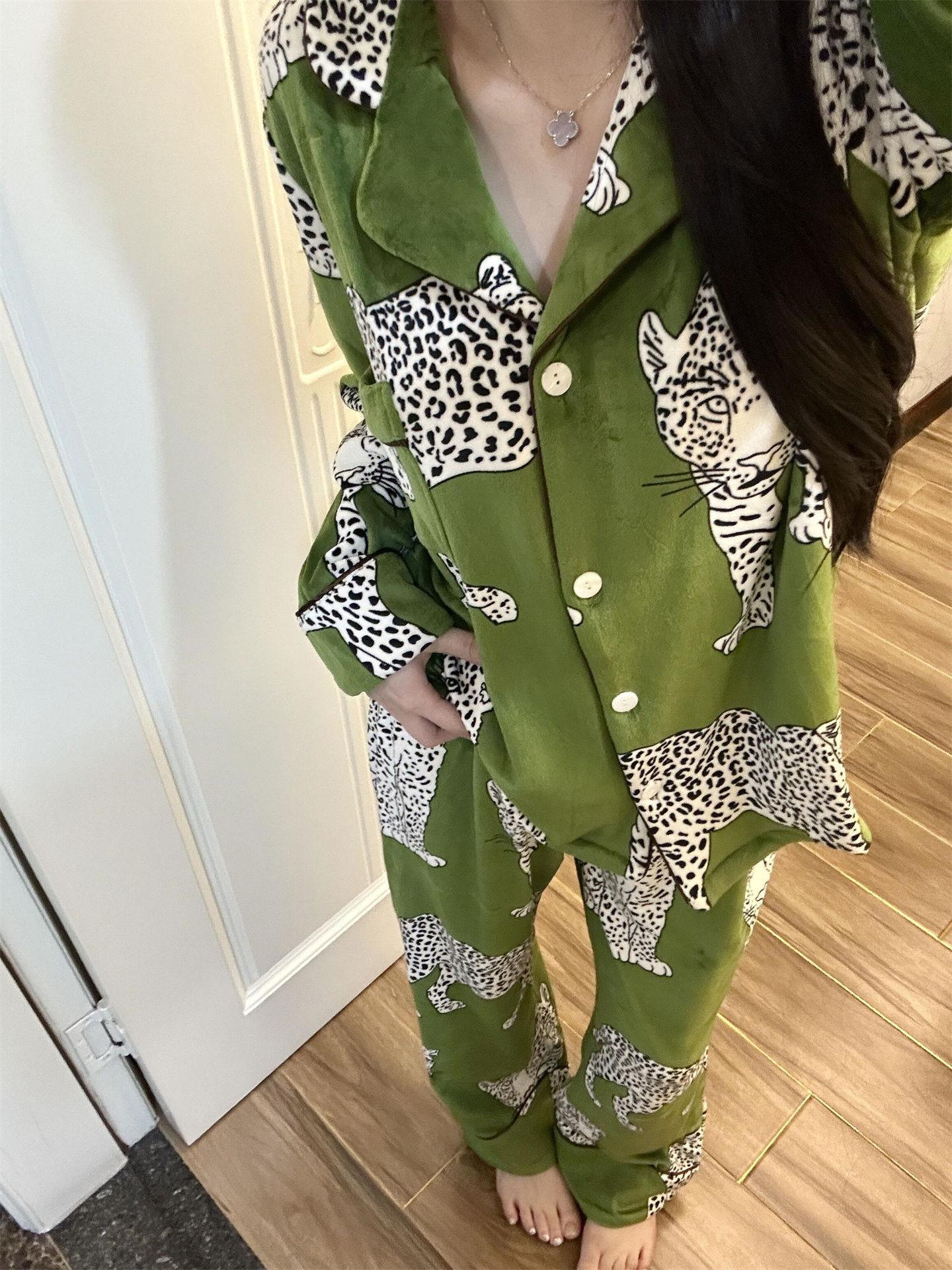 

[Spot] German velvet pajamas set for women s spring and autumn new long-sleeved trousers large-size loungewear winter spot m (recommended 47.5~55kg )