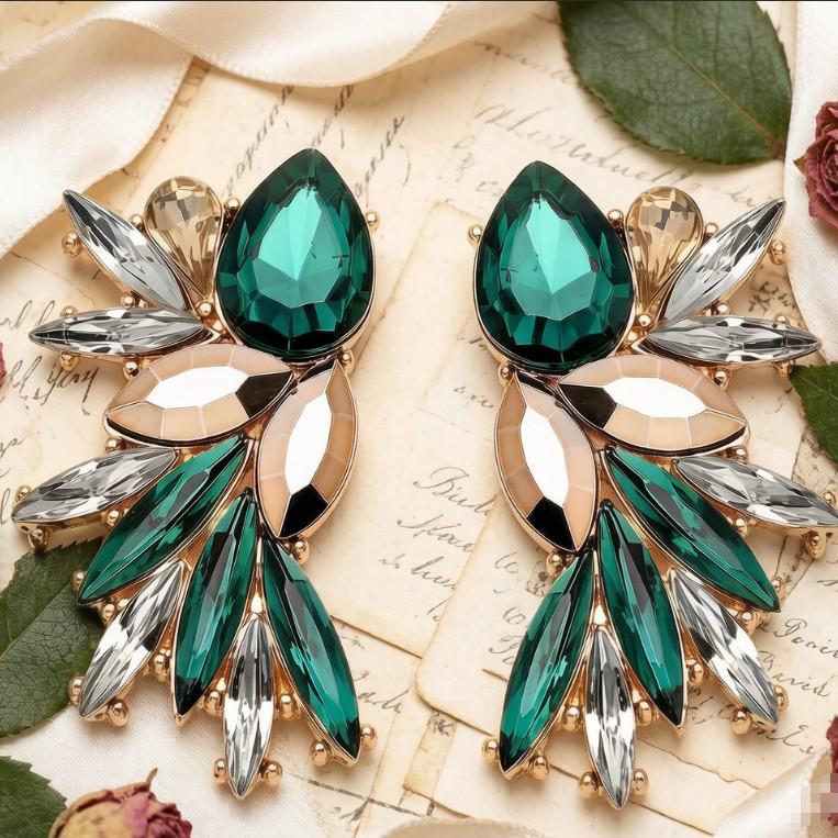 Retro Trend Irregular Geometric Flower Leaf Earrings - Simple, Fashionable, Light Luxury for Women