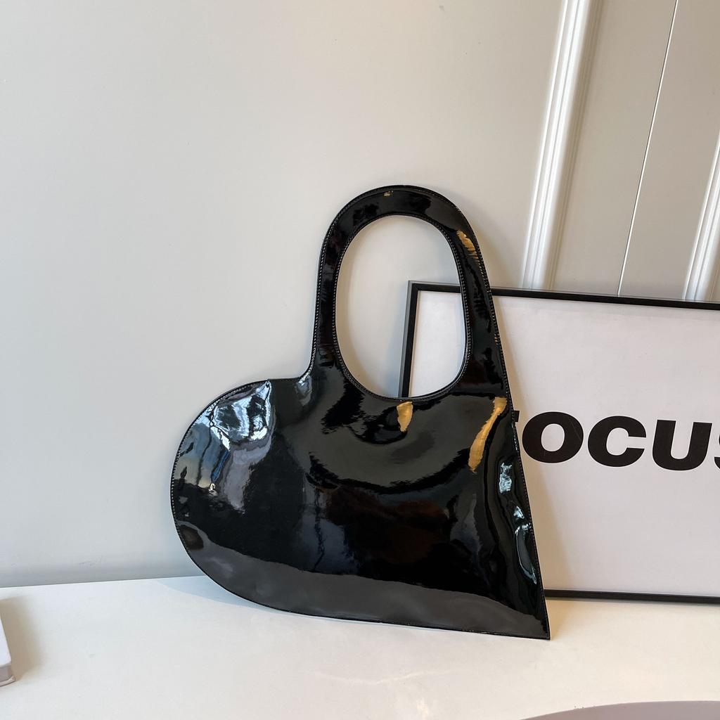 Fashion Shoulder Bag forWomen Unique Heart Shape Lightweight PU Large Capacity Magnetic Closure For Daily Use Travel Photography