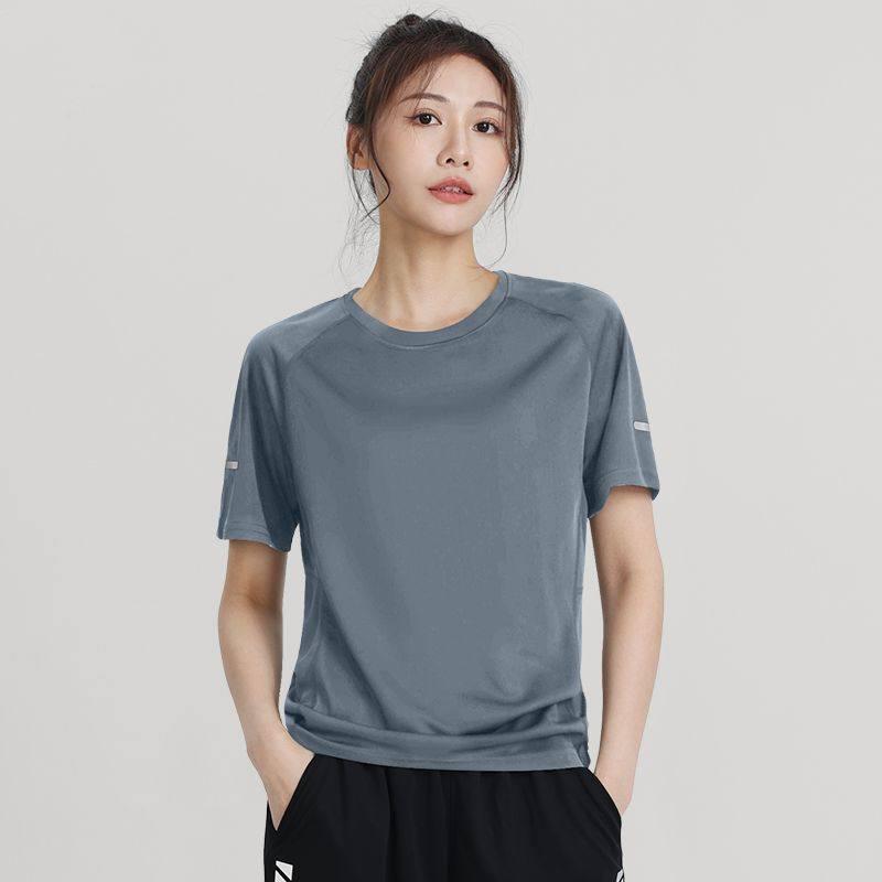 

Женская летняя спортивная футболка с быстрым высыханием и воздухопроницаемостью – Охлаждающий эффект, Короткий рукав, Свободный крой для бега, фитнеса, йоги S (Recommended 60-80 lbs)