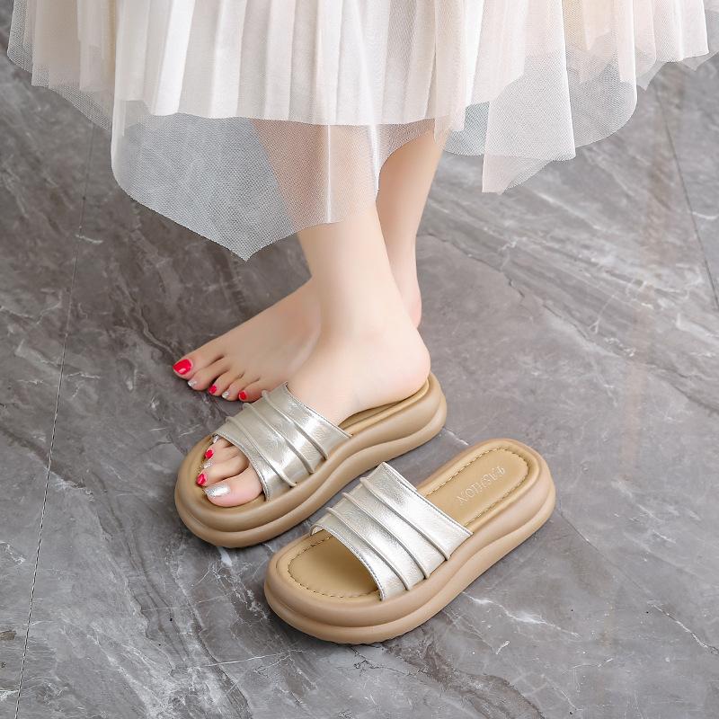 Muffin thick-soled one-word cool slippers outer wear women's shoes 2025 new spring and summer beach casual versatile cool slippers