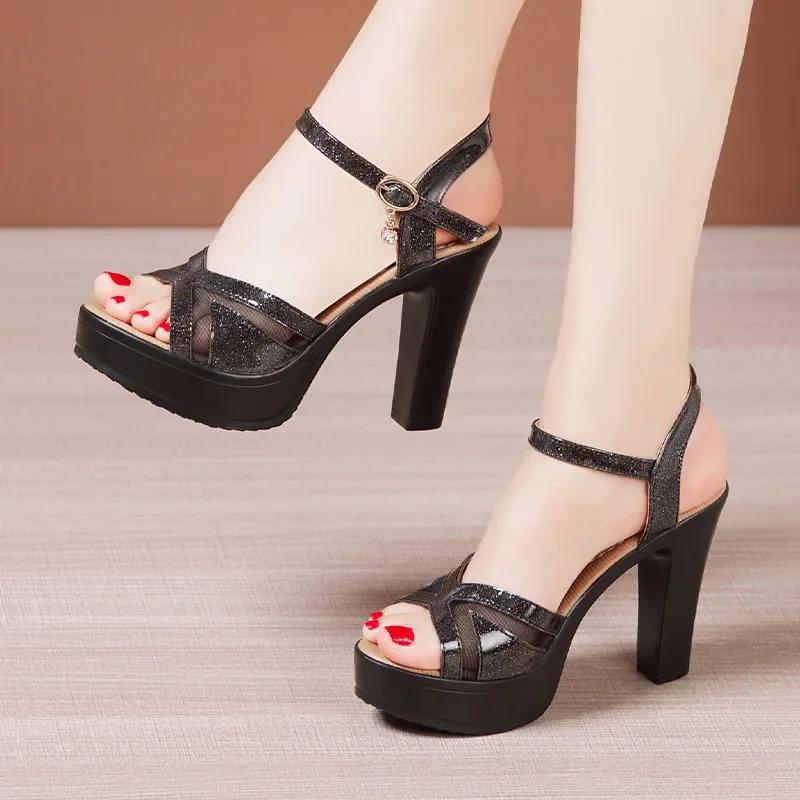 

10см Маленький размер 32-43 Элегантные сетчатые кожаные сандалии на платформе 2025 Женские сандалии на высоком блочном каблуке для офиса, модели, вечеринки 39