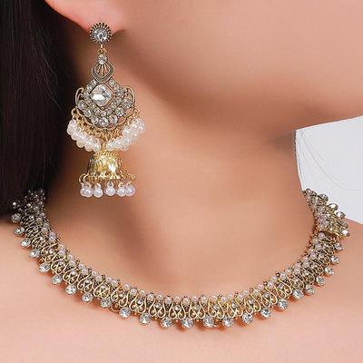 Set di Gioielli Retrò con Strass e Perle: Collana e Orecchini per Donna