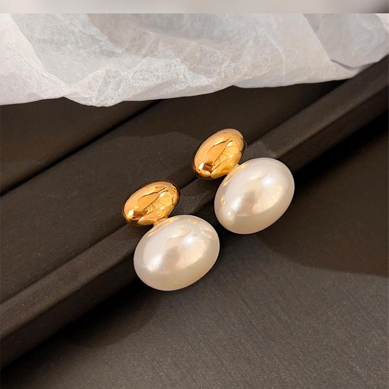 Gold Flat Round Pearl Stud Earrings - Light Luxury High-End Fashion Design for Women
