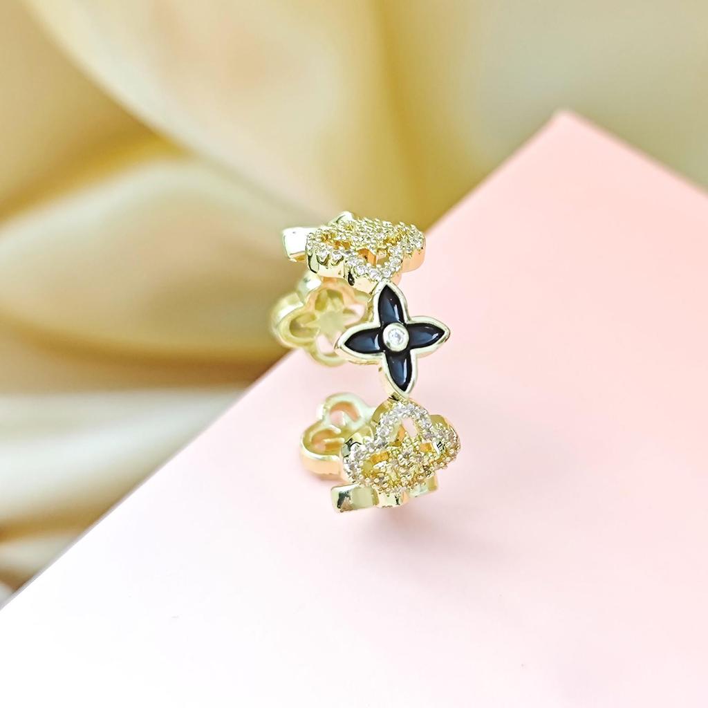Korean Style Four-Leaf Clover Ring for Women - Elegant, Intricate, Classic Design, Versatile Flower, Open Adjustable, Light Luxury Accessory.