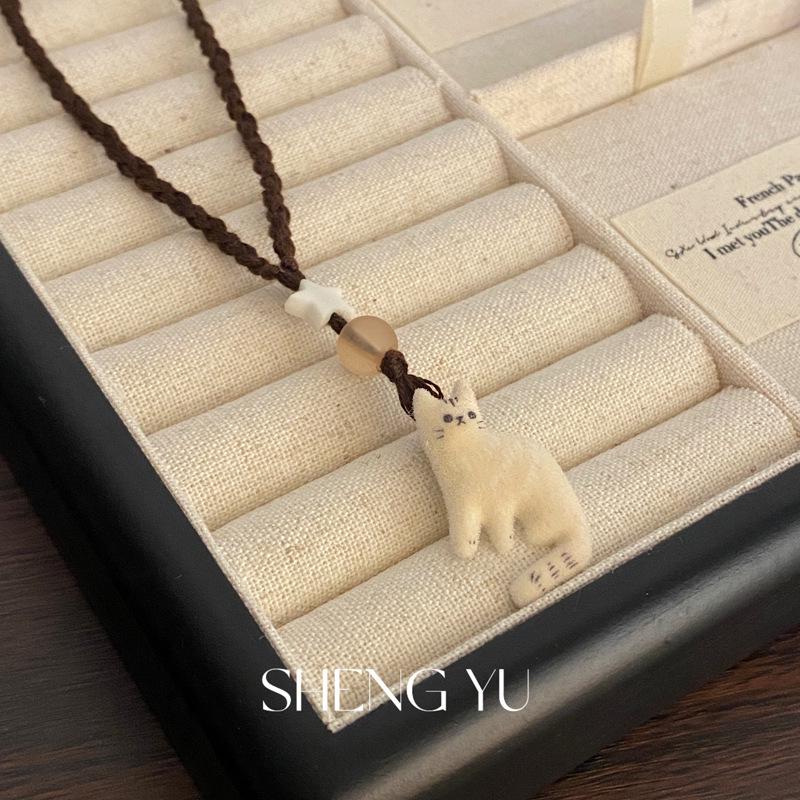 

Ожерелье в виде ретро-кошки: Милое, Детское Обаяние в Простой, Стильной Ключичной Цепочке