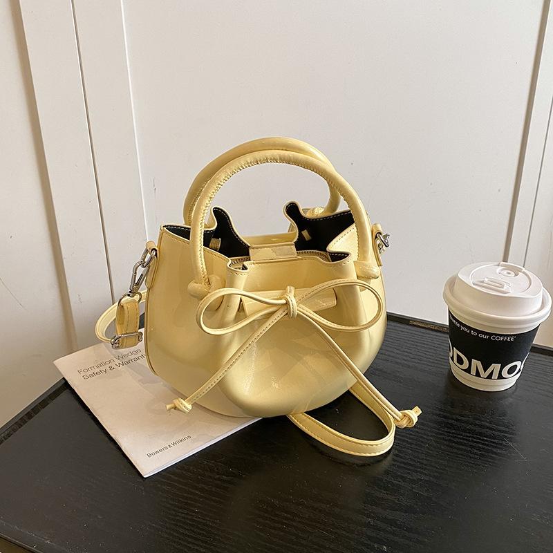 

This year s popular bags are fashionable solid color shoulder handbags, versatile handbags, and women s bags. 19*10.5*15.5 жёлтый